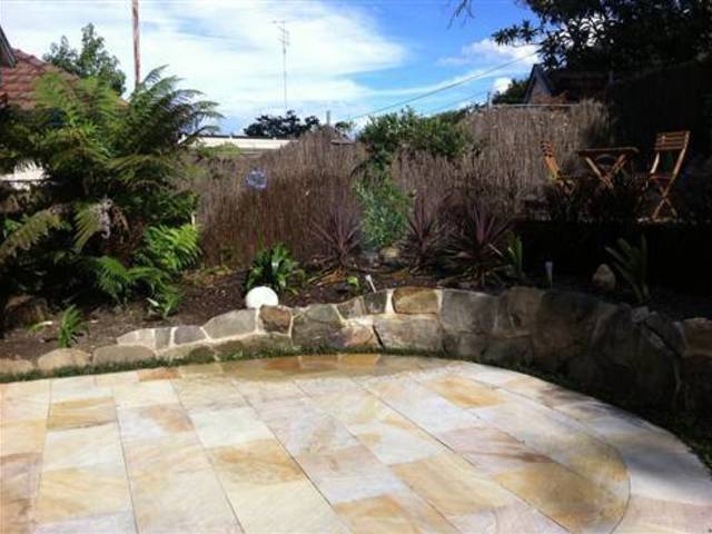 Relaxed Atmosphere 15 minutes to City on the Bus