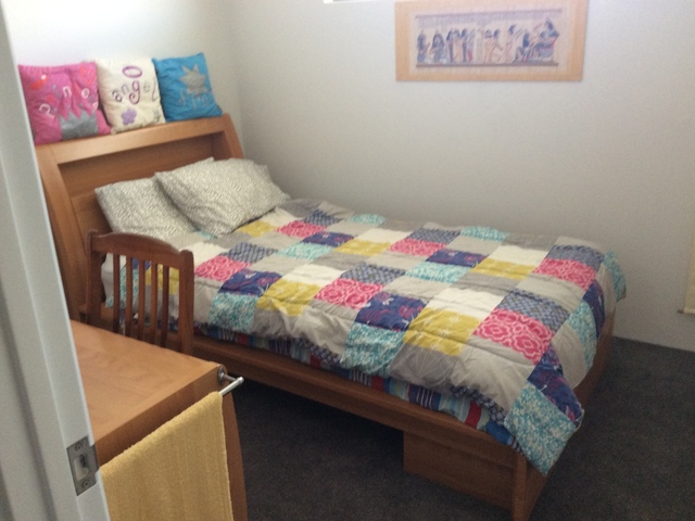 Comfy room in Brand new Townhouse.
