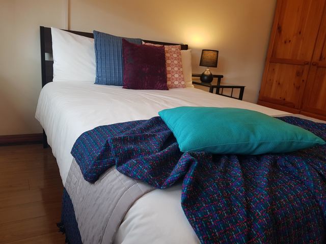 Toasty Room for Rent in Avondale Heights Available Now!