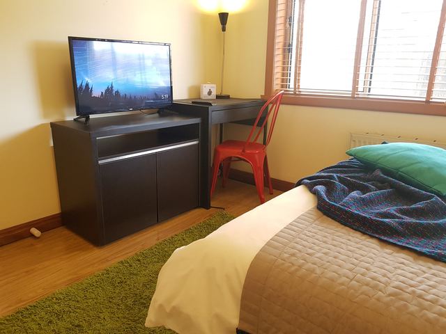 Toasty Room for Rent in Avondale Heights Available Now!