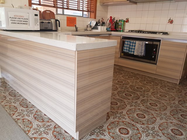 Toasty Room for Rent in Avondale Heights Available Now!