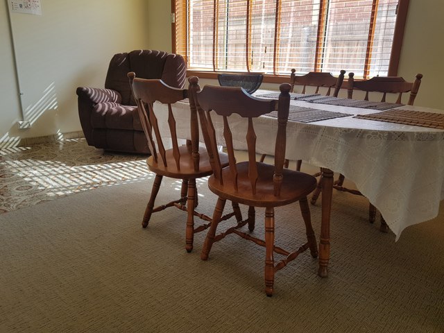 Toasty Room for Rent in Avondale Heights Available Now!