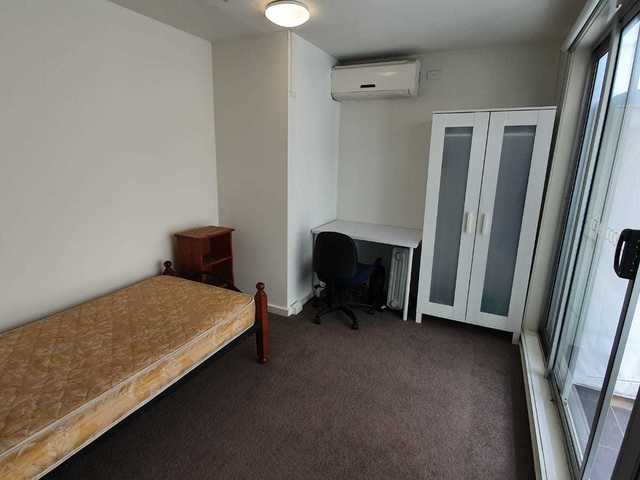 2 spacious rooms for rent, one with balcony