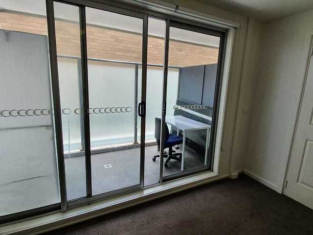 2 spacious rooms for rent, one with balcony