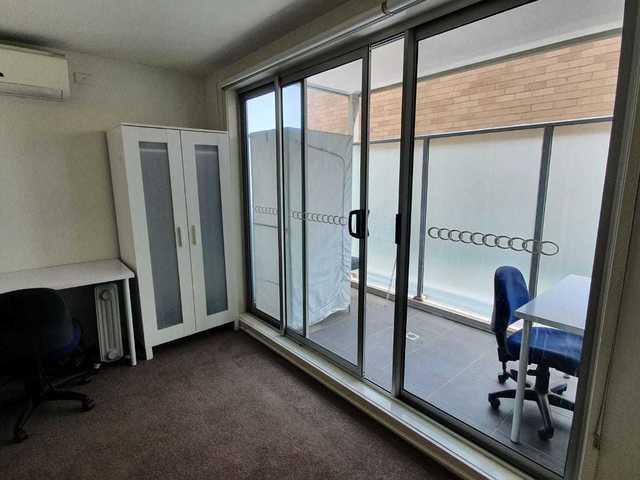 2 spacious rooms for rent, one with balcony