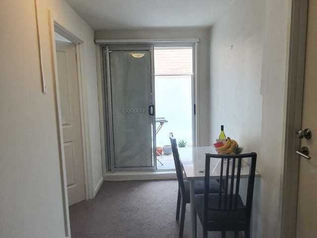2 spacious rooms for rent, one with balcony