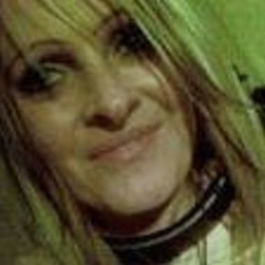 Tracey is looking for a room in Northcote