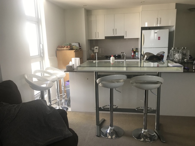 Share room available for 1 girl in parramatta - 1 min away from Trains.