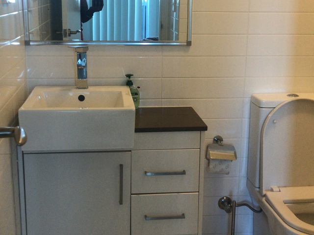 Share room available for 1 girl in parramatta - 1 min away from Trains.