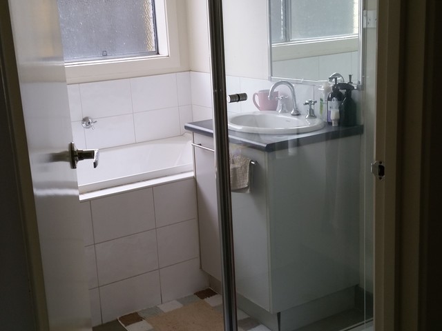 Homely living, walking distance to Point Cook Stockland town center and shops and bus stop