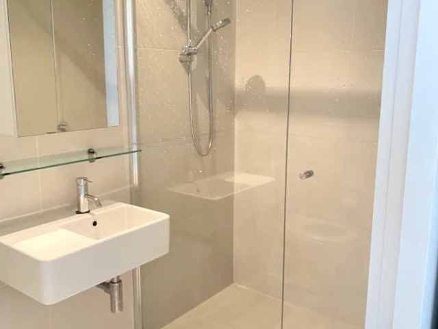 Room with private bathroom st kilda
