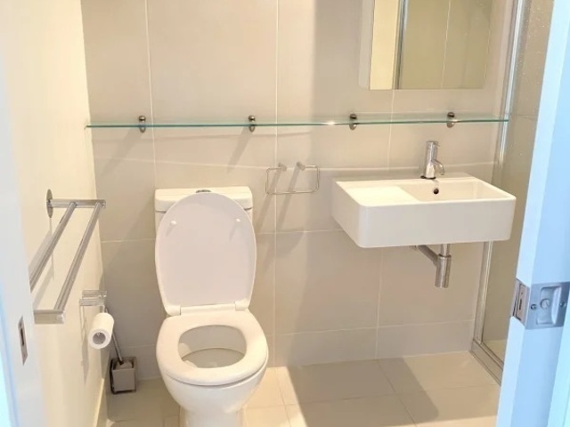 Room with private bathroom st kilda