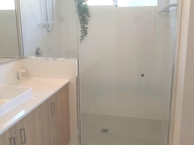 2 ROOMS TO LET FOR MATURE SINGLE FEMALES IN ALKIMOS