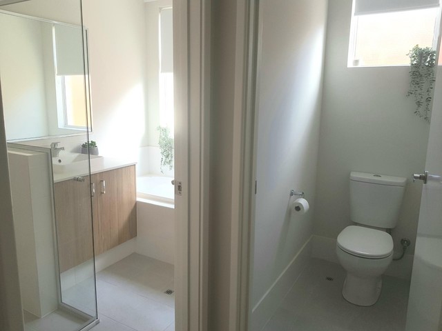 2 ROOMS TO LET FOR MATURE SINGLE FEMALES IN ALKIMOS