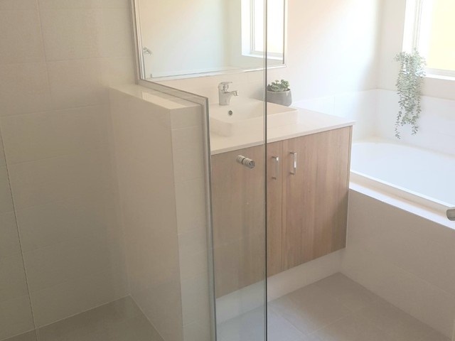 2 ROOMS TO LET FOR MATURE SINGLE FEMALES IN ALKIMOS