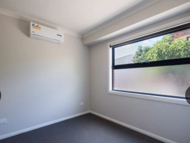 Male nudist sharehouse in Brunswick