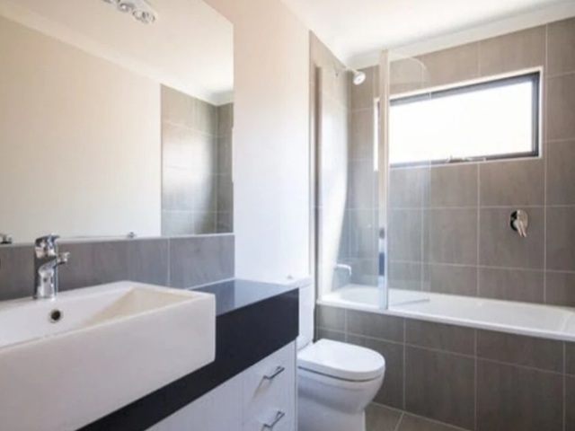 Male nudist sharehouse in Brunswick