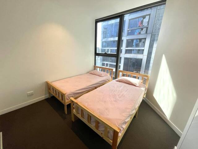 $250/week Female Share Room in CBD