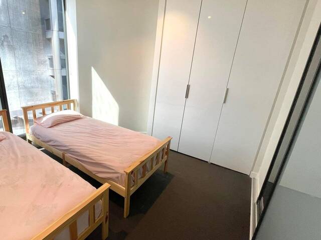 $250/week Female Share Room in CBD