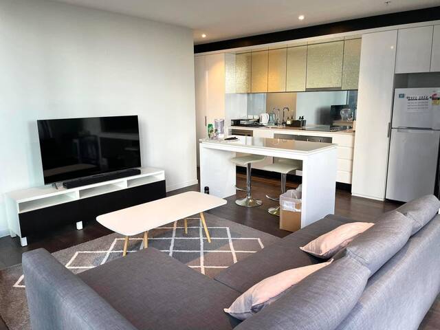 $250/week Female Share Room in CBD