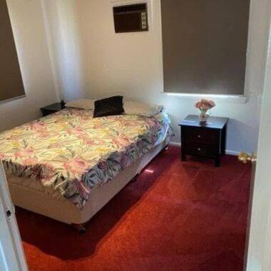 Great opportunity for the right tenant, giving you ample space and privacy.