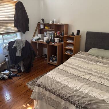 Active Christian Guys house, ideal for Medic or Student.