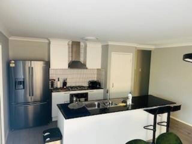 Private bedroom available in a clean and tidy house in Narre Warren South