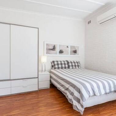 Top-Floor Studio in Riverside Location!