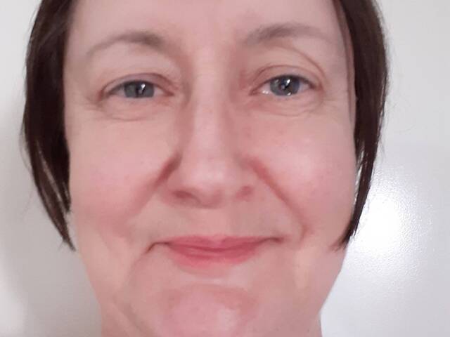 Lynda is looking for a room in Gold Coast