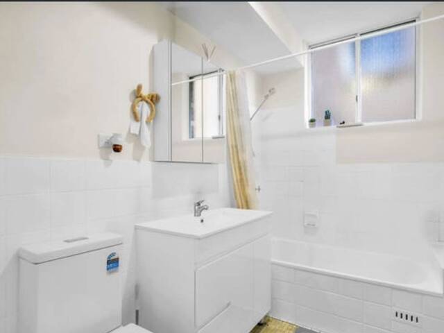 2 x large spacious bedrooms for rent in KINGSWOOD