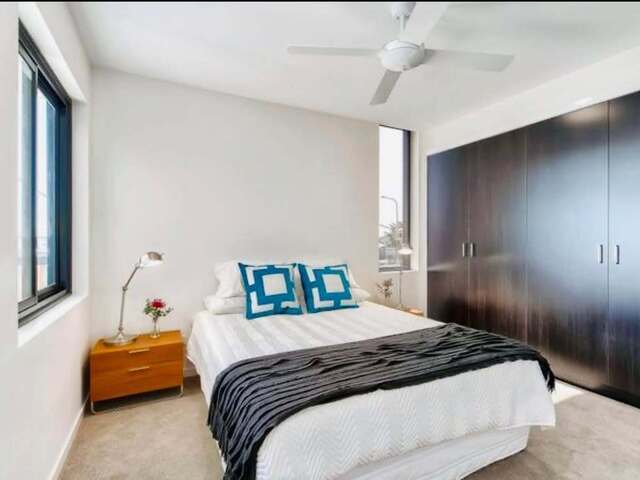 Modern Ensuite Room – Kelvin Grove | $380/week (Carpark + Storage Included)
