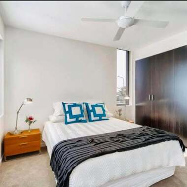 Modern Ensuite Room – Kelvin Grove | $380/week (Carpark + Storage Included)