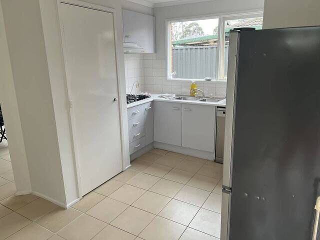 1 room for rent in Roxburgh Park
