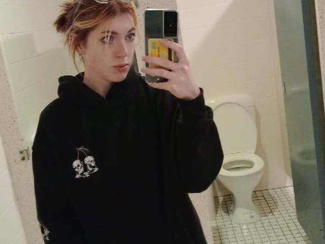 Jade is looking for a room in Perth