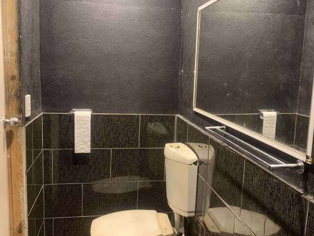 1 bedroom fully self-contained bungalow for rent across road from Laverton Station