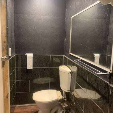 1 bedroom fully self-contained bungalow for rent across road from Laverton Station