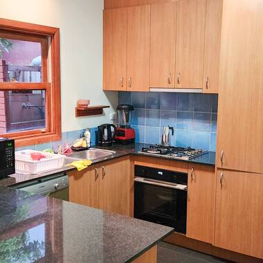 Bright room available in Brunswick townhouse – $350/week