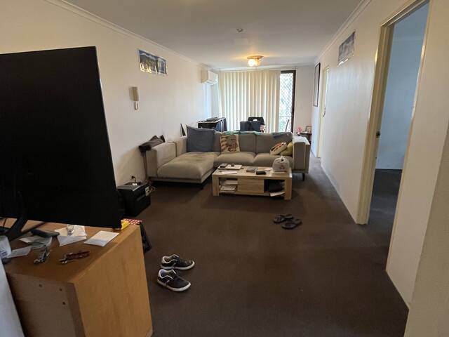 Room for rent in a beautiful 2 bedroom apartment