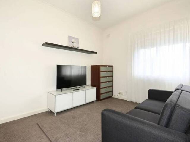 Fully Furnished Studio in a Prime Location!
