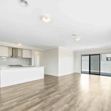 Rent room in Melton South