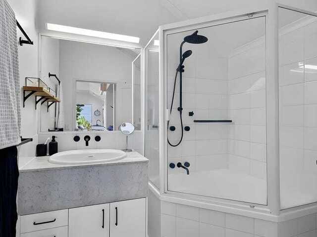 Bright Furnished penthouse Loft‑Style Apartment in Spring Hill