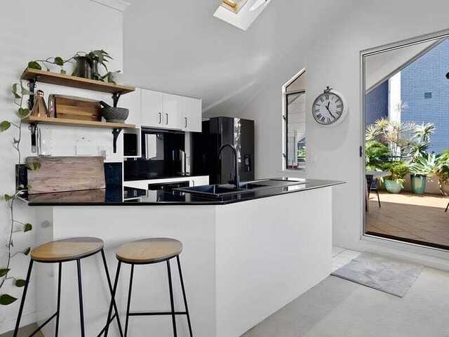 Bright Furnished penthouse Loft‑Style Apartment in Spring Hill