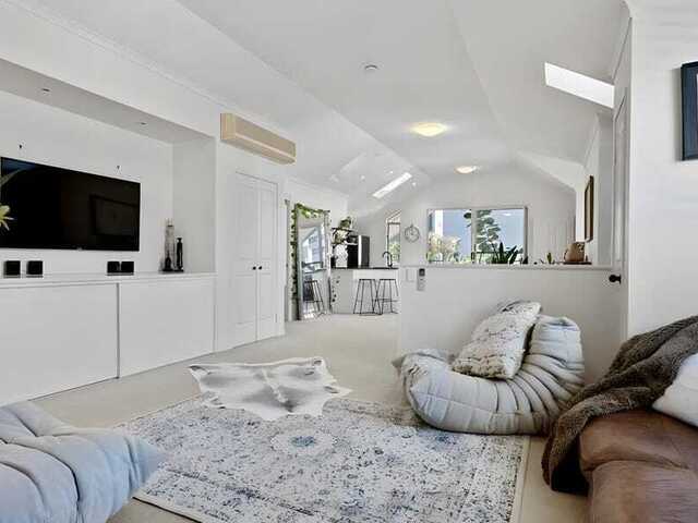 Bright Furnished penthouse Loft‑Style Apartment in Spring Hill