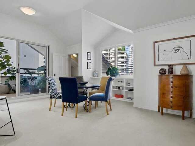 Bright Furnished penthouse Loft‑Style Apartment in Spring Hill