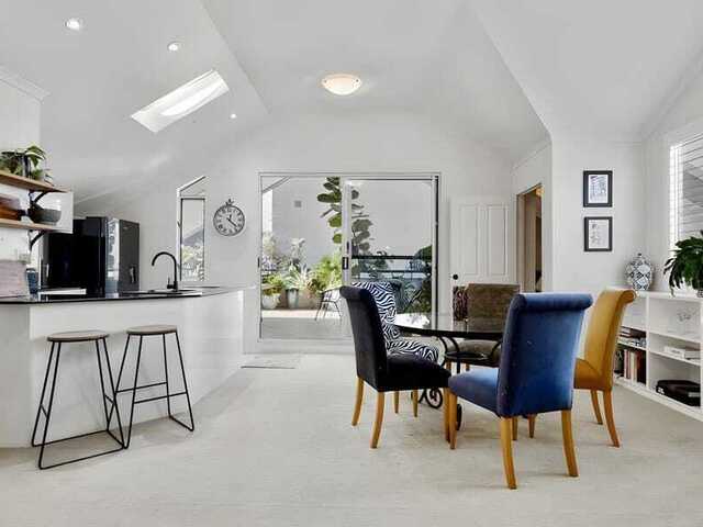 Bright Furnished penthouse Loft‑Style Apartment in Spring Hill