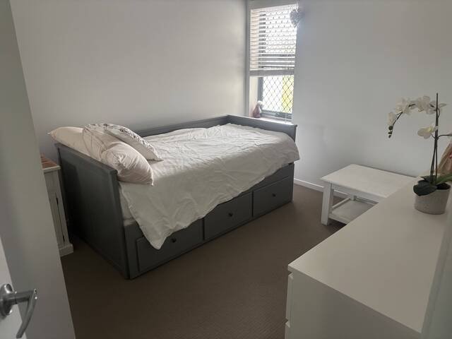 furnished room and bathroom kedron