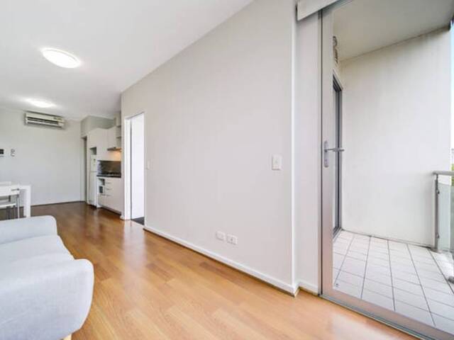 FULLY FURNISHED APARTMENT! CITY LIVING!