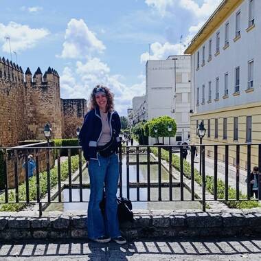 Rafaela Rietz is looking for a whole unit in Sydney