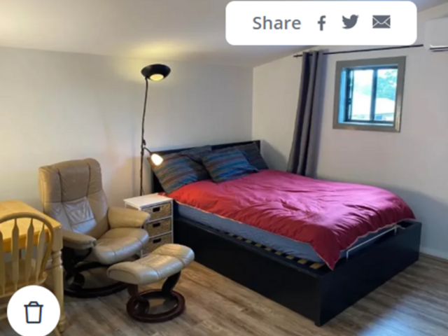 Studio Room Easternly Light