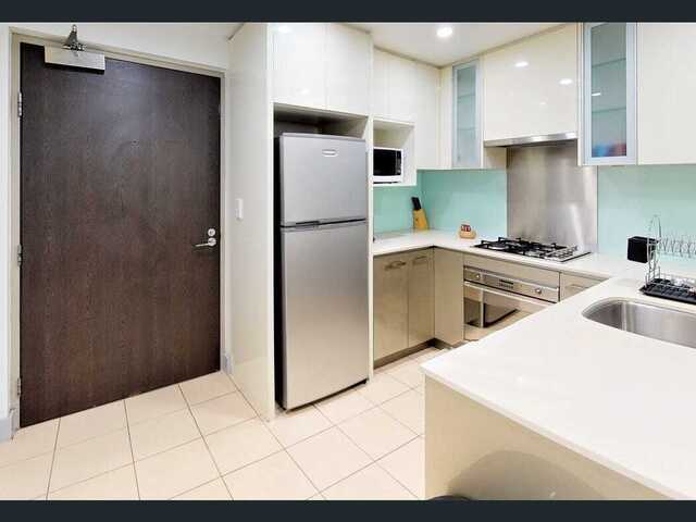 ONE BEDROOM + STUDY APARTMENT in Emporium Apartment.